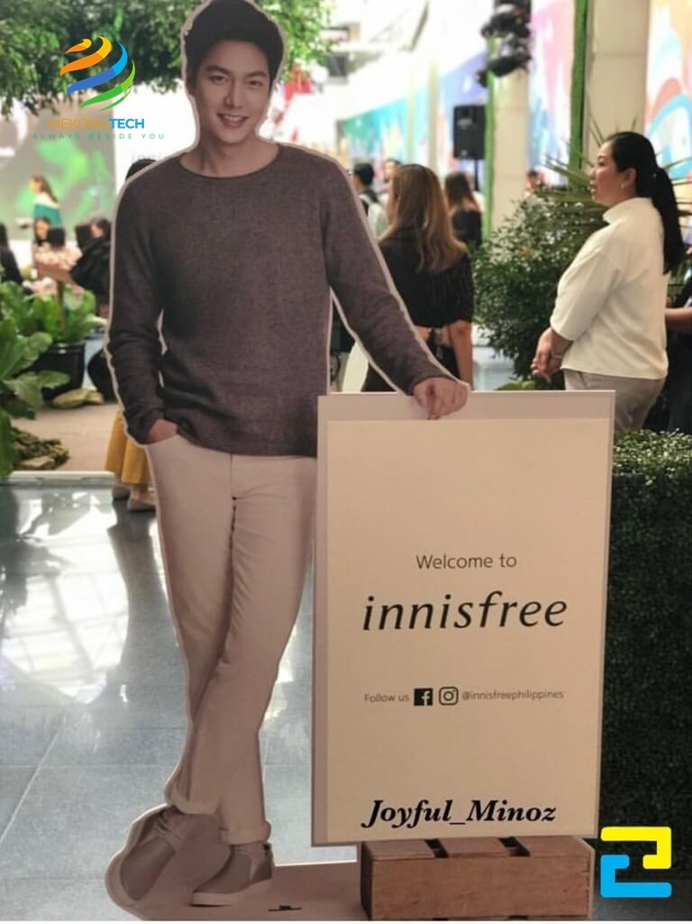 In standee hình người giúp tạo dấu ấn thương hiệu, thu hút khách hàng bằng cảm xúc chân thực